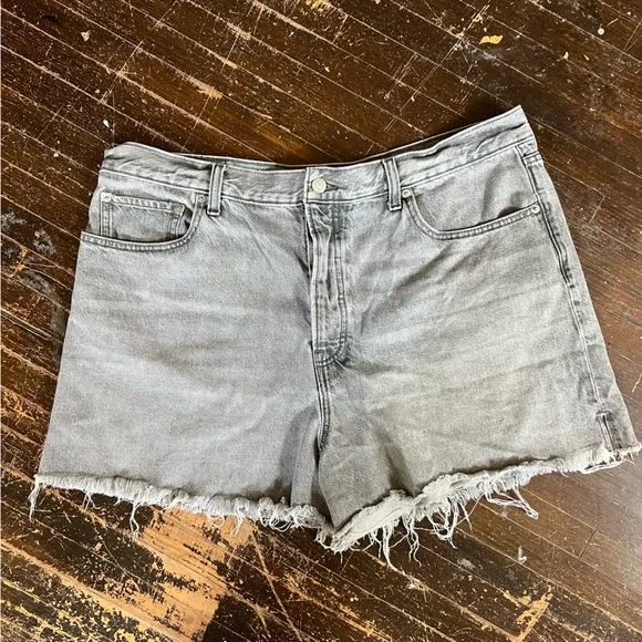 Lucky Brand Traveler High Waisted Jean Short Light Wash Gray - Picture 6 of 13
